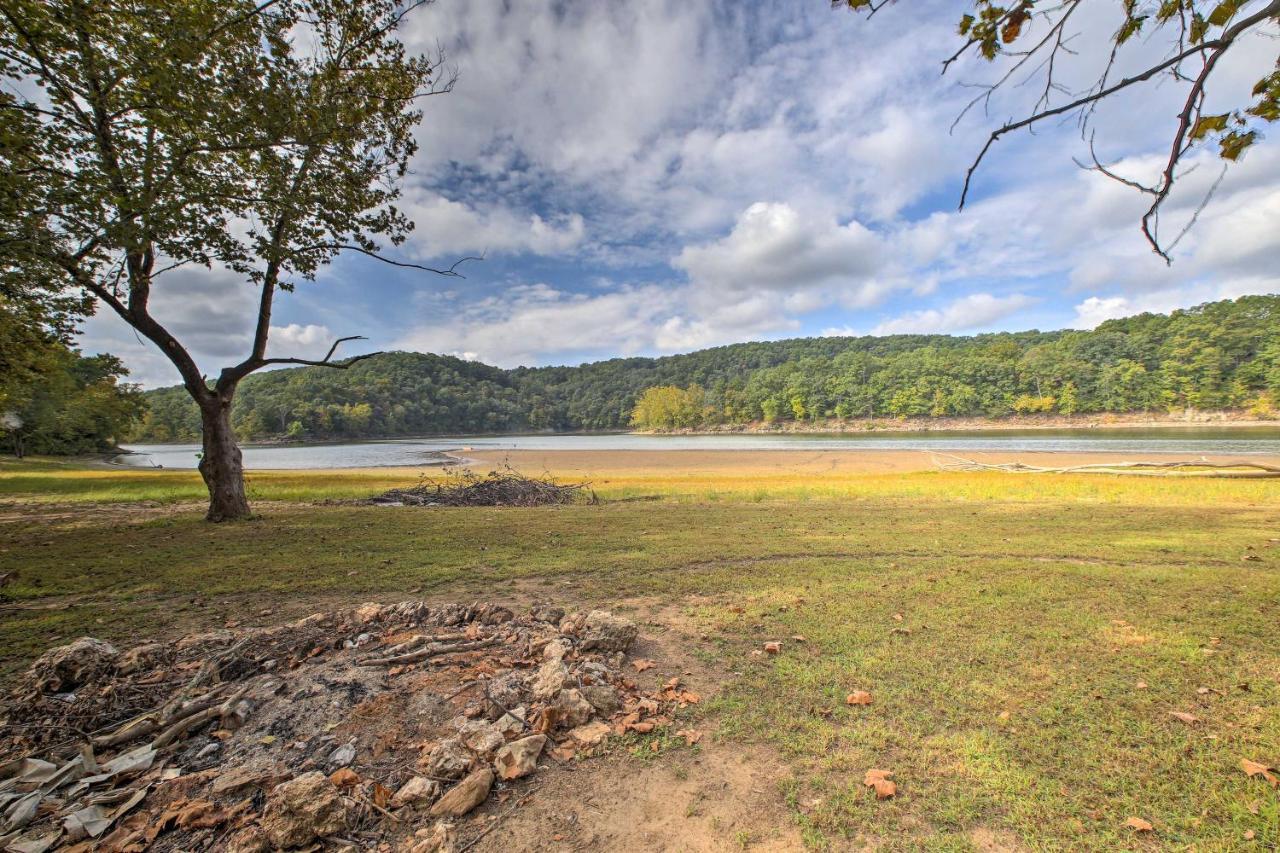 Lakefront Table Rock Home With Fire Pit! Golden Bagian luar foto